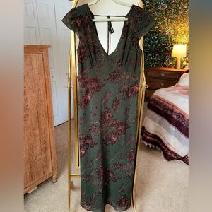 Park & Fifth Dark Green Floral Backless Dress